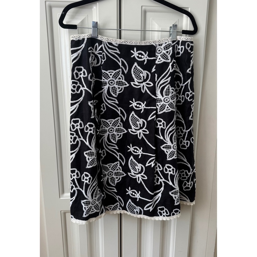 Saks Fifth Avenue Black Floral Embroidered Lace Trim A Line Skirt Pleat Size 10